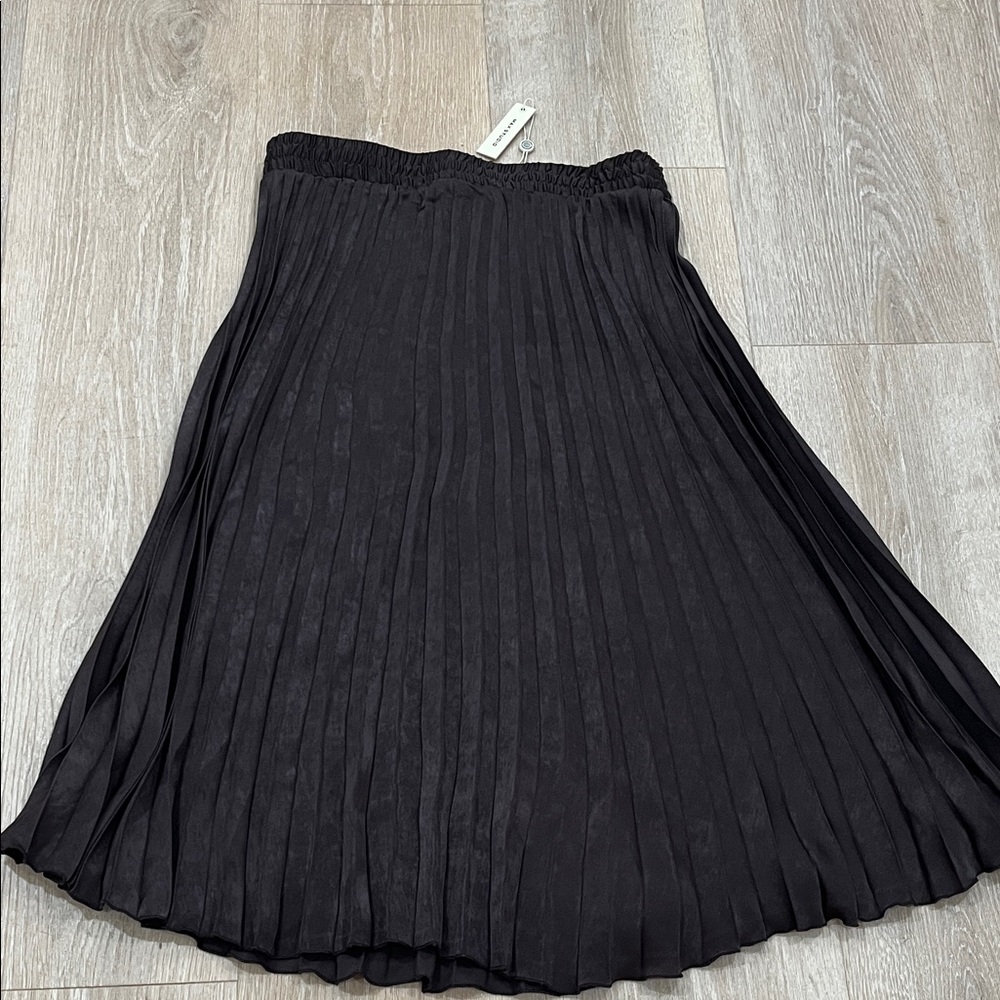 New Max Studio chocolate A-Line Pleated Skirt